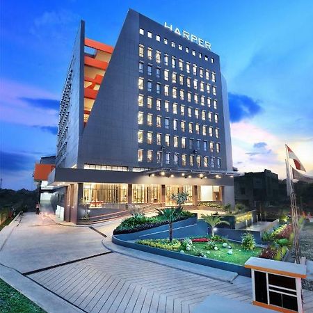 Отель Harper Palembang By Aston Экстерьер фото